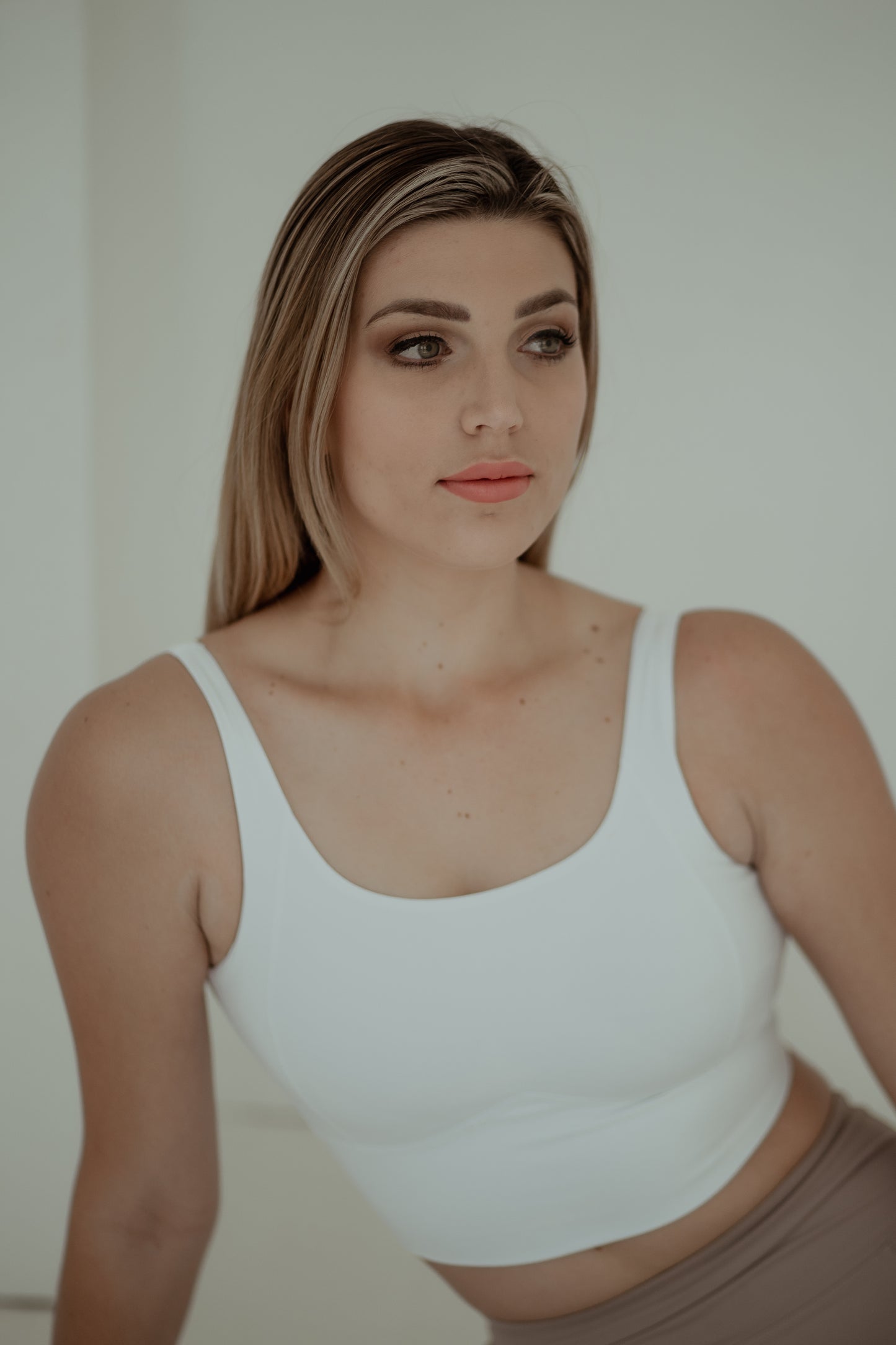 Bella Crop White